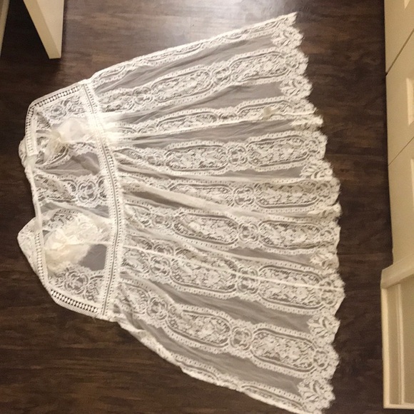 SOLD ✨ Francesca’s Sheer Lace Kimono - Picture 7 of 8